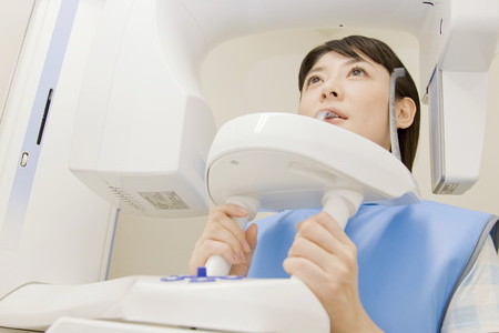 インプラント治療に必要不可欠な歯科用CT・オペ室を完備
